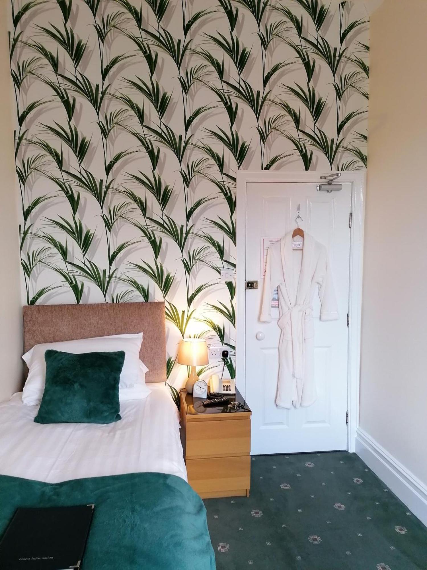 Edendale House Bed & Breakfast Саутпорт Стая снимка